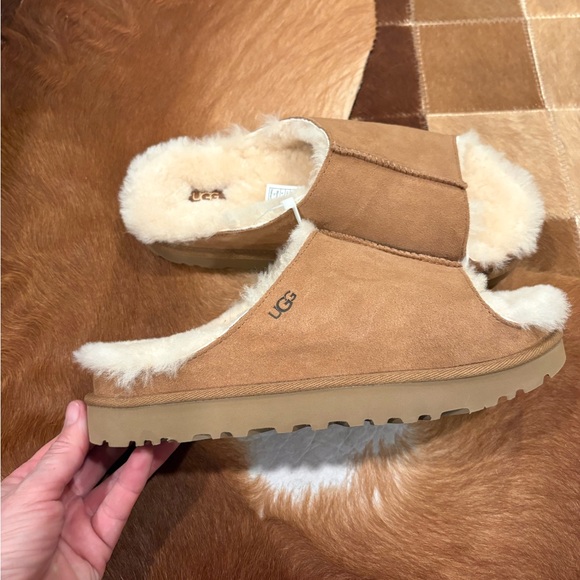 New UGG Chestnut Suede greenport  Slide - Picture 2 of 6